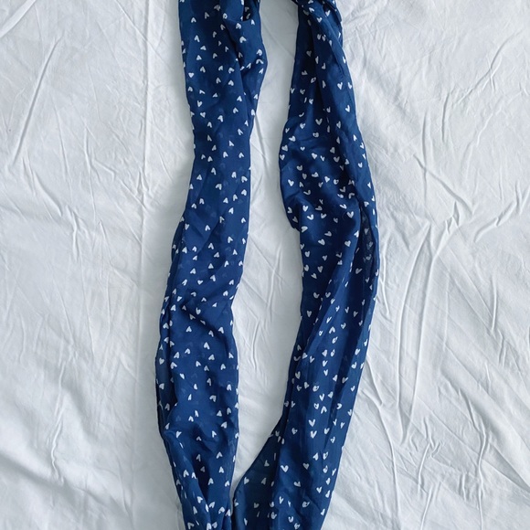 H&M Heart Scarf - Picture 2 of 4
